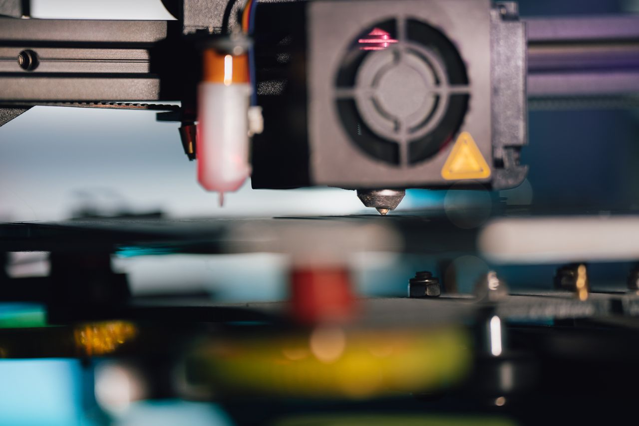 gallery-2 Detailed view of a 3D printer extruder, showcasing modern technology and precision.